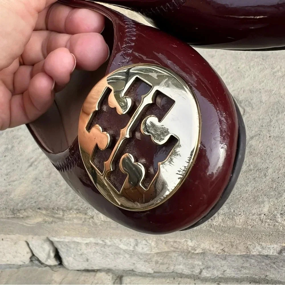 Tory Burch burgundy flats with gold logo Sz 6M - Picture 5 of 10